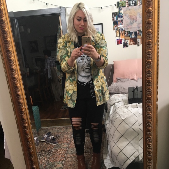 Meet Your Posher @mryseas - Picture 9 of 16